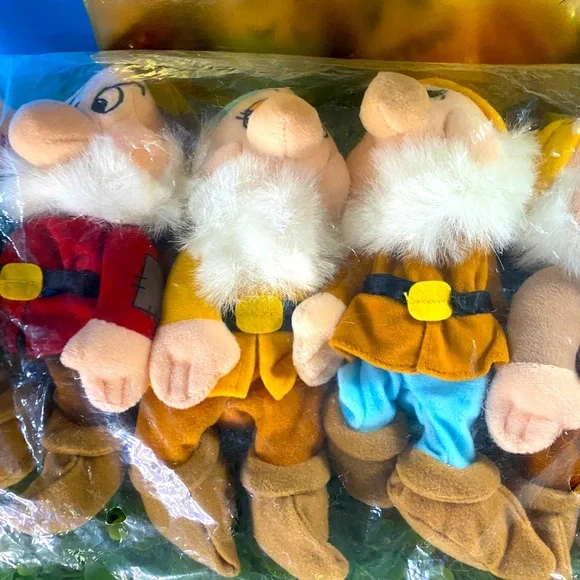 DISNEY EXCLUSIVE NWT 90s SNOW WHITE AND THE SEVEN DWARFS COMPLETE SET OF 10